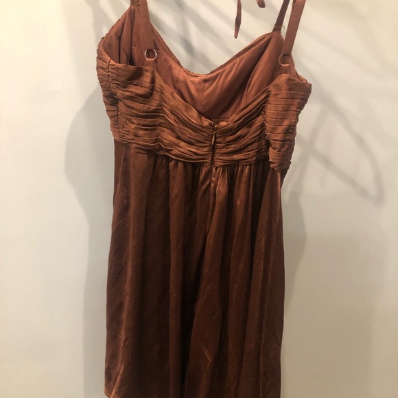 Sexy, brown, mini dress, comfortable, flowy, flatters the legs and chest. - Picture 3 of 5